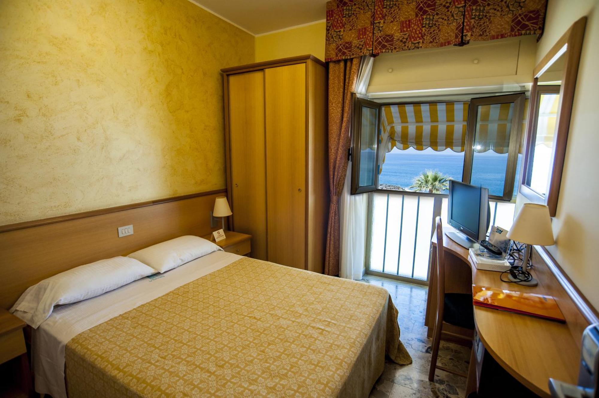 Hotel La Tonnara Amantea Habitación foto
